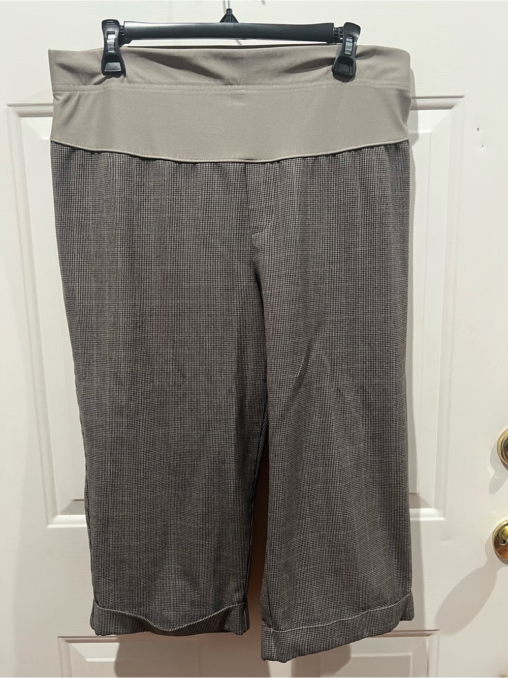 duo Maternity Taupe Gray Pull-On Capri Pants